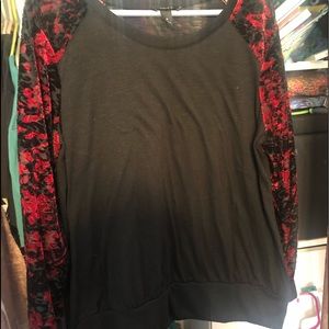 Long sleeve t-shirt with lace sleeve